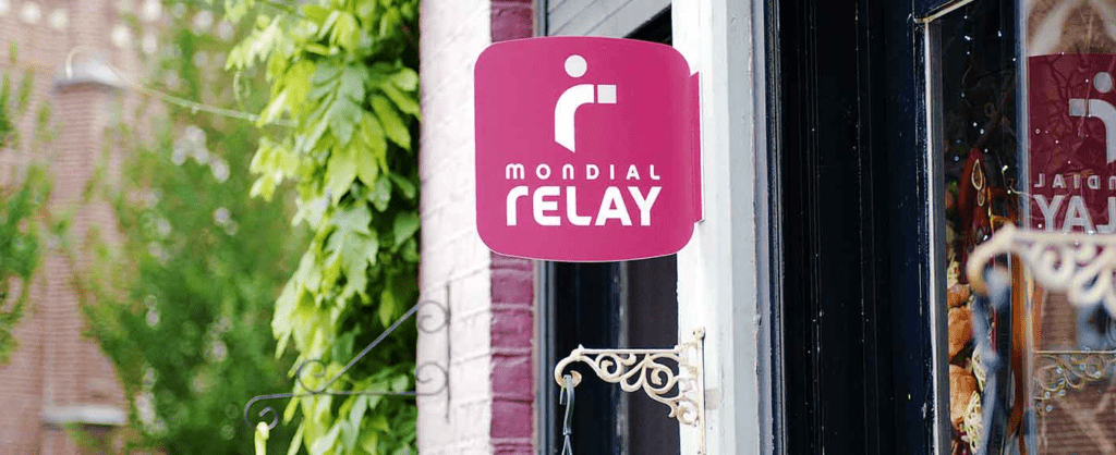 Boutique physique avec un écriteau Mondial Relay