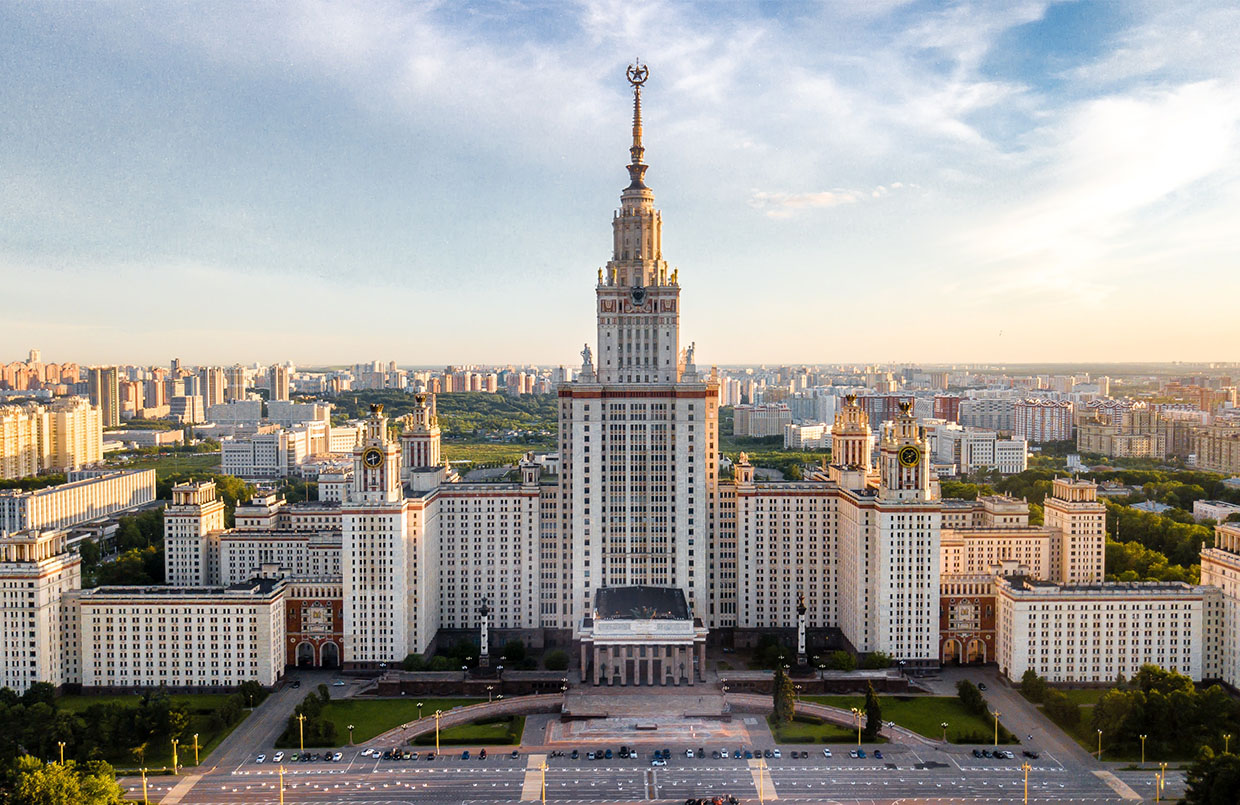 Versand nach Russland: Steinerner Turm im sowjetischen Stil