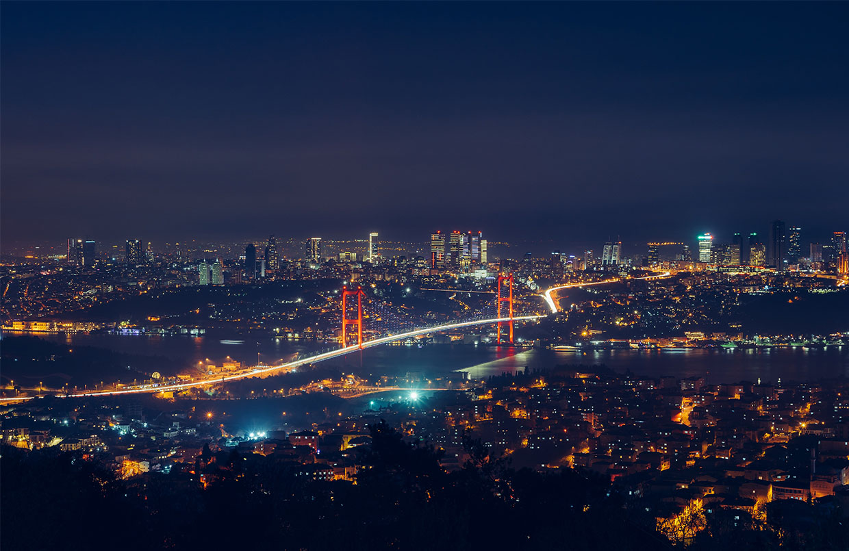Paket in die Türkei: Istanbul bei Nacht